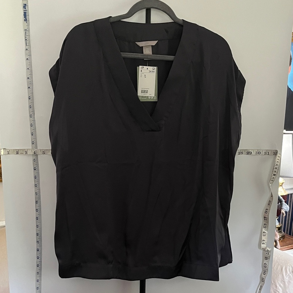 H&M Elegant Black V-Neck Women's Top